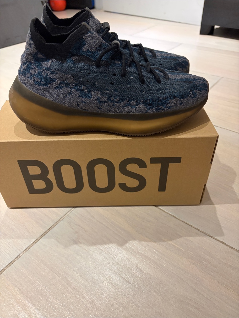 Yeezy sneakers in blue, gray and black - Picture 3 of 5